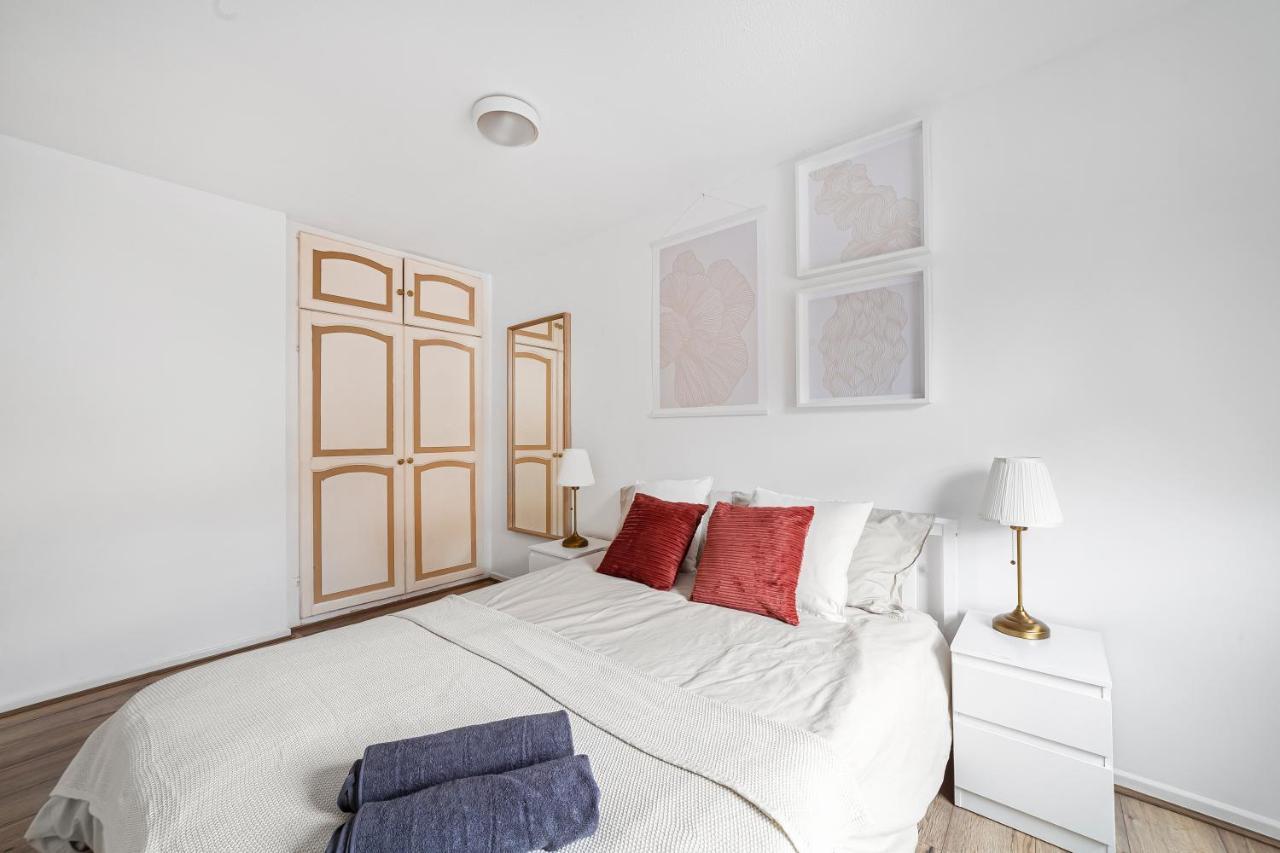 Arte Stays - 3-Bedroom Bright House London, Haggerston, Garden, Parking, 8 Min Walk To Haggerston Station, Weekly Or Monthly Stays, Serviced Accommodation - 7 Guests المظهر الخارجي الصورة