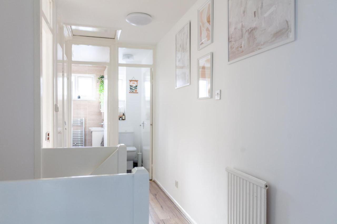 Arte Stays - 3-Bedroom Bright House London, Haggerston, Garden, Parking, 8 Min Walk To Haggerston Station, Weekly Or Monthly Stays, Serviced Accommodation - 7 Guests المظهر الخارجي الصورة