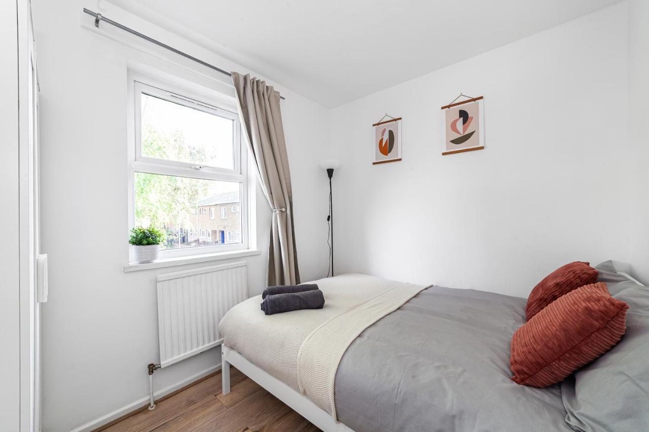 Arte Stays - 3-Bedroom Bright House London, Haggerston, Garden, Parking, 8 Min Walk To Haggerston Station, Weekly Or Monthly Stays, Serviced Accommodation - 7 Guests المظهر الخارجي الصورة
