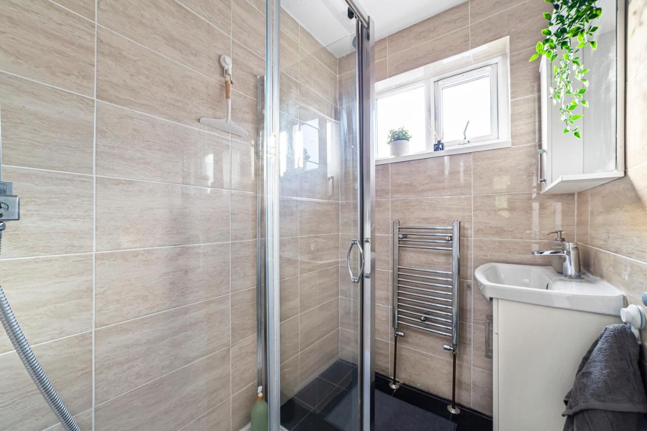 Arte Stays - 3-Bedroom Bright House London, Haggerston, Garden, Parking, 8 Min Walk To Haggerston Station, Weekly Or Monthly Stays, Serviced Accommodation - 7 Guests المظهر الخارجي الصورة